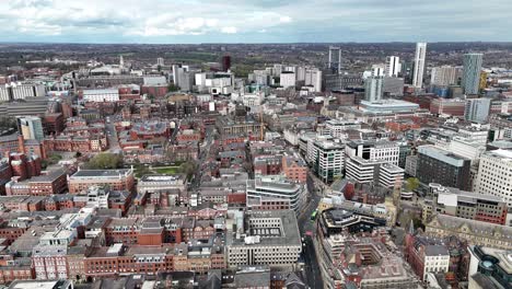 Ciudad-De-Leeds,-Reino-Unido,-Drone-Inverso-Ascendente,-Antena