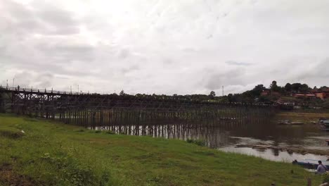 The-Footage-of-Atmosphere-of-Mon-Bridge-at-Sangklaburi,-Kanchanaburi-Province,-Thailand