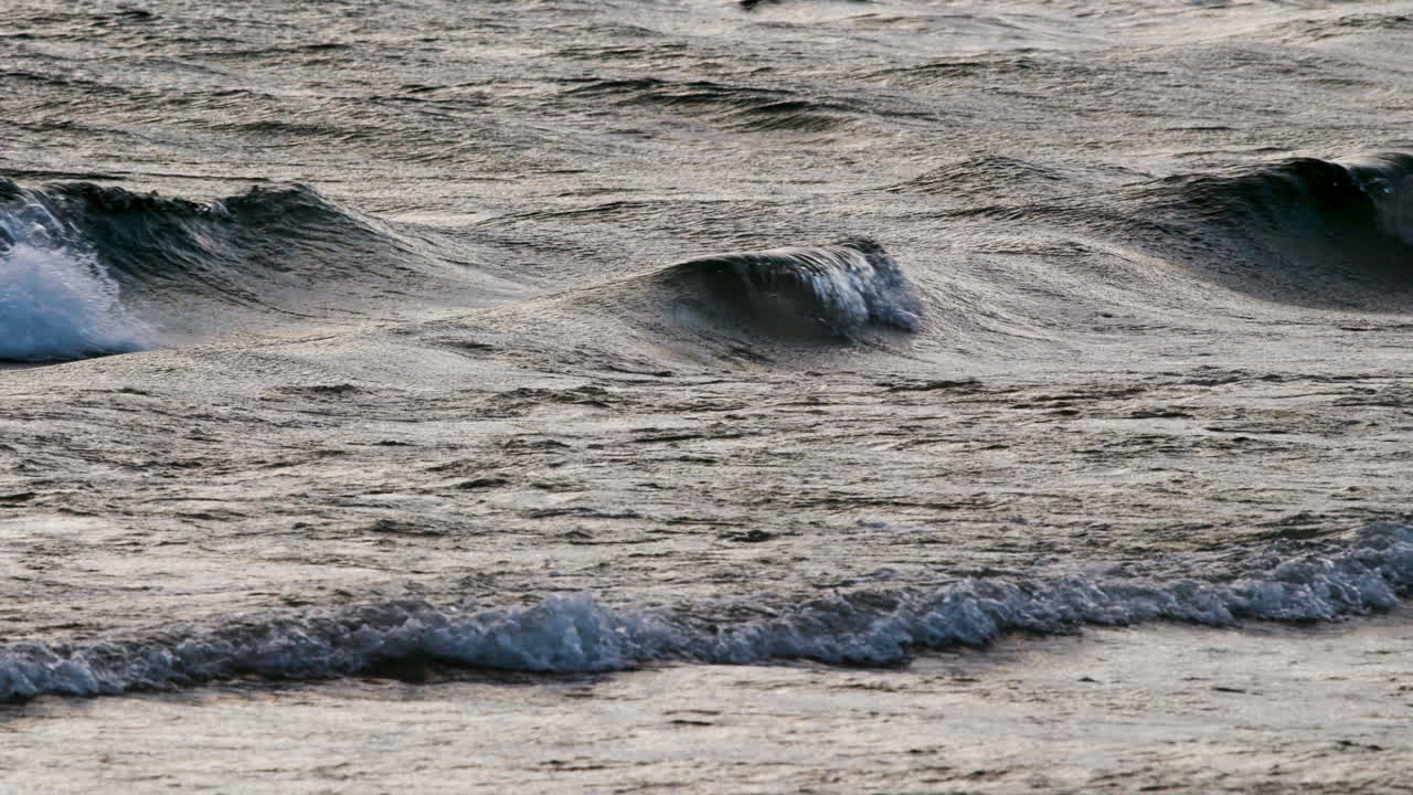 Dark water with waves in slow motion