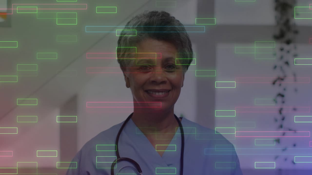 Professionista sanitaria in piedi mentre overlay di dati colorati scorrono, scansionando i dati del paziente