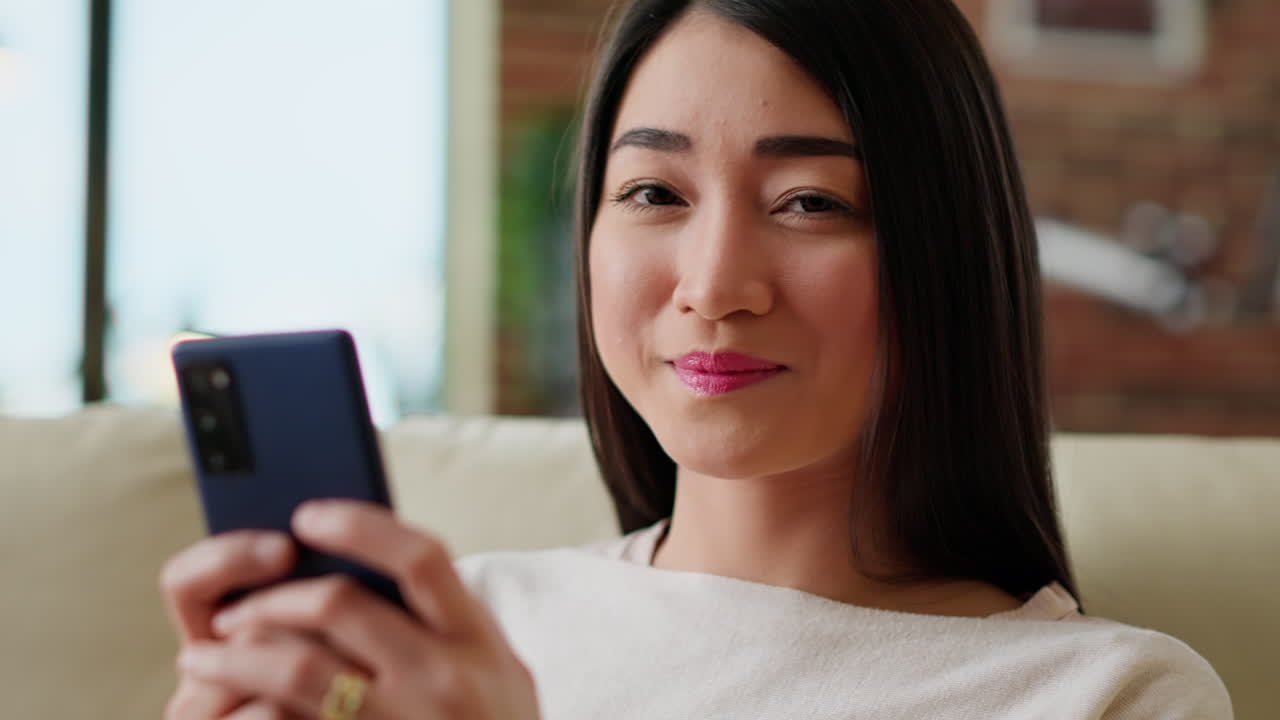 mujer con smartphone