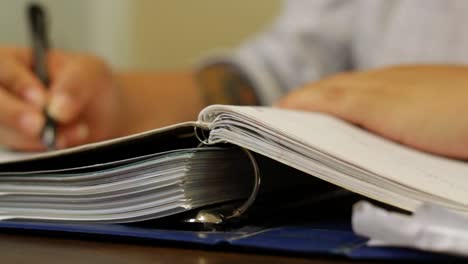 Woman-working-and-taking-notes