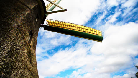 Wunderschöne-Nahaufnahme-Einer-Sich-Drehenden-Windmühle-In-Den-Niederlanden