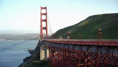 Hauptverkehrszeit-Vorbei-An-Der-Golden-Gate-Bridge