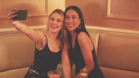 la mejor noche con mi mejor amiga a mi lado.