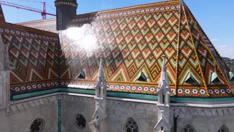 Beautiful-colorful-roof-tiles-on-Matthias-church-in-Budapest