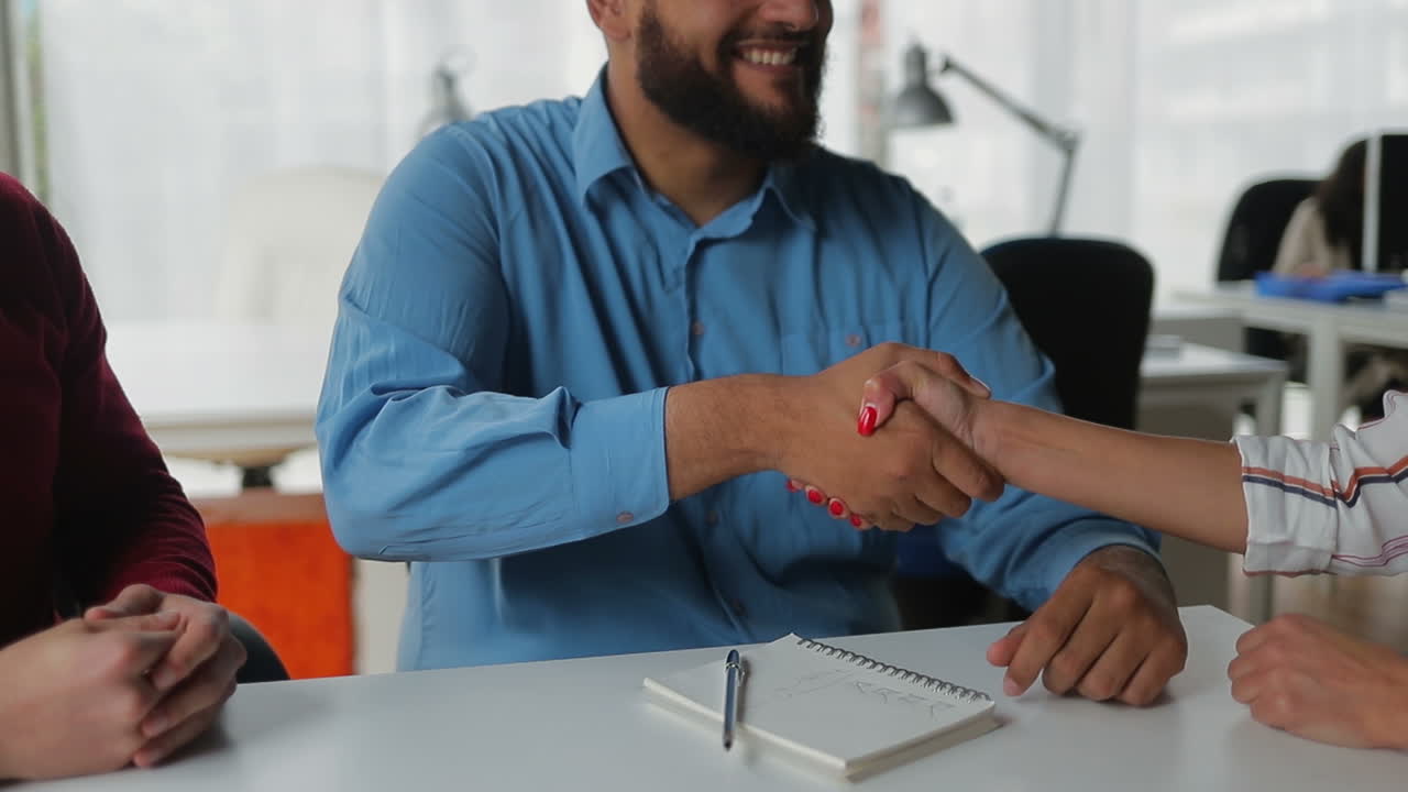 cerrar el calor del apretón de manos de negocios.