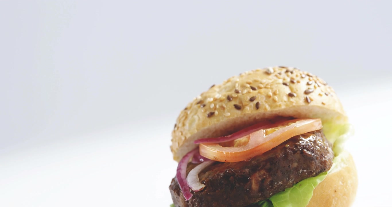 Hamburger che appare con grafiche animate colorate su sfondo bianco.