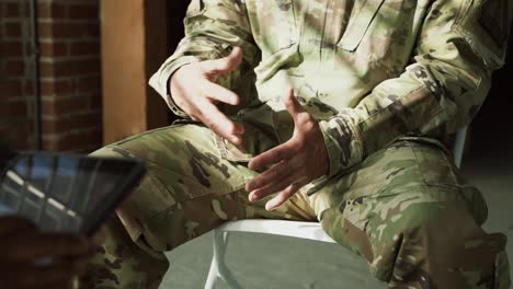 Apoyo-Psicológico-Y-Mental-De-Un-Psicólogo-A-Un-Soldado-Militar,-Concepto-De-Control-De-Salud-Mental