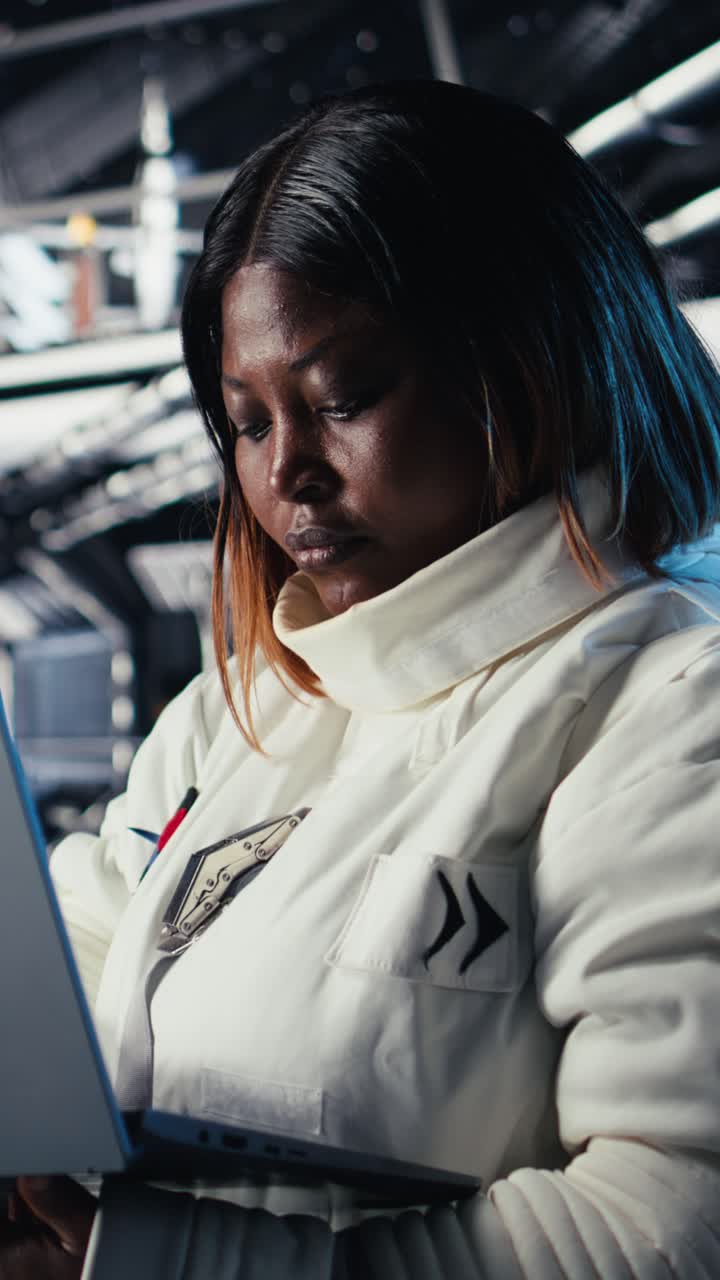 Vertical video Astronaut blinded by light from alien vessel while navigating orbit