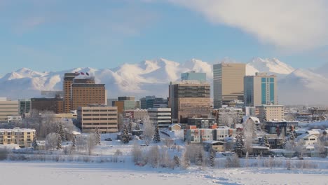 High-mountain-peaks-in-the-background-of-the-skyline-of-Anchorage-in-Alaska