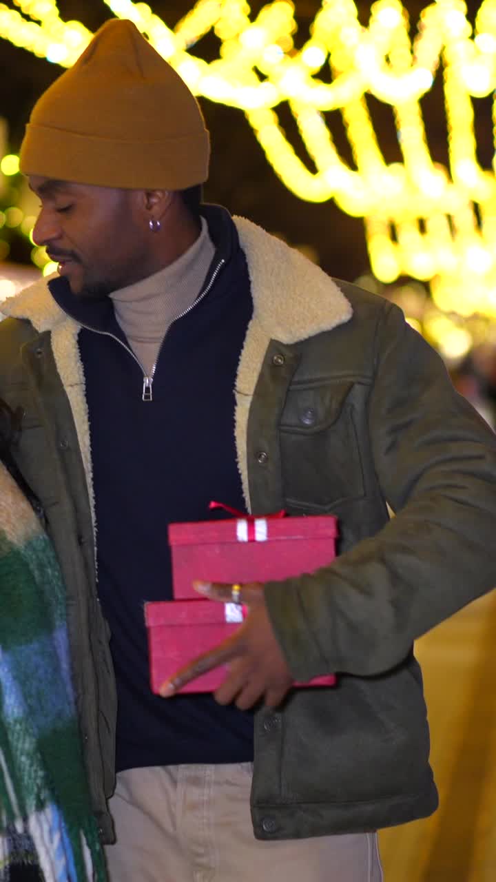 pareja celebrando la Navidad