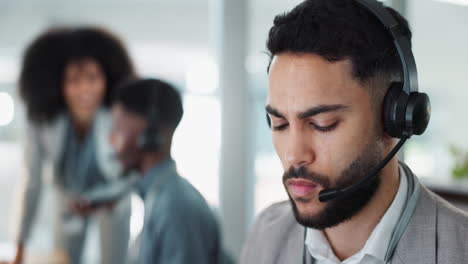 centro de llamadas, cara o hombre hablando en auriculares