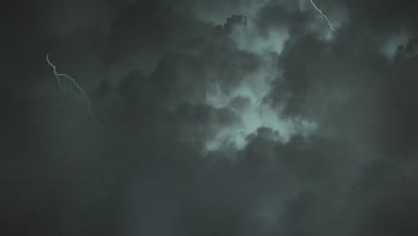 Sky-with-dark-clouds-and-lightning