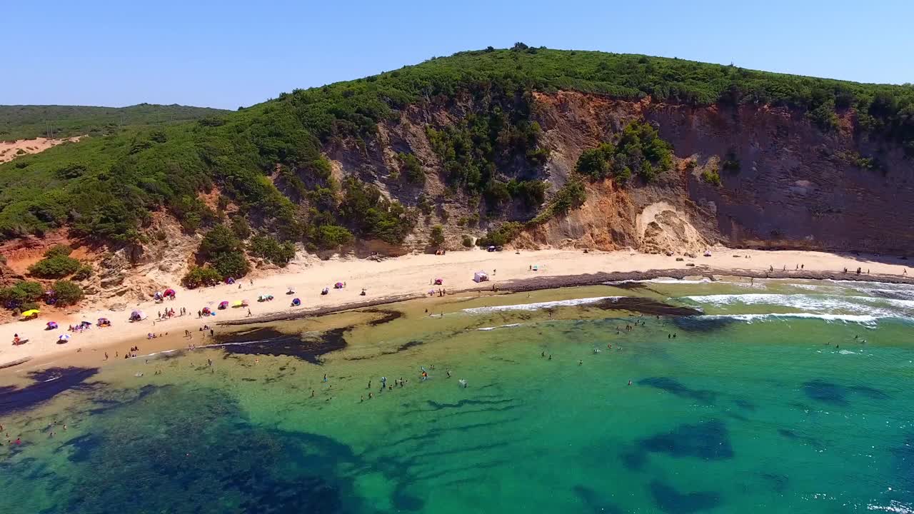 toma aerea con drone de la playa de el kala