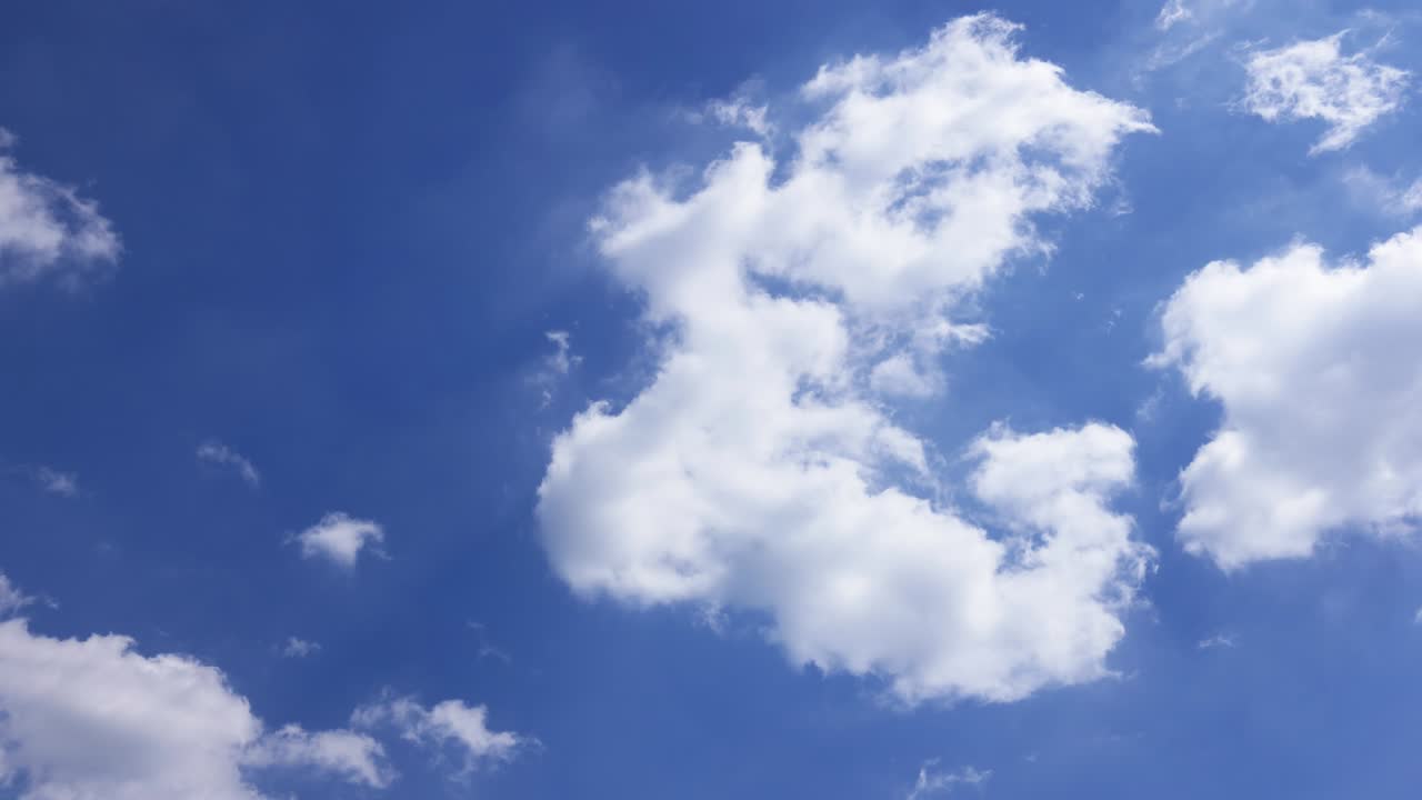 아름다운 질량 구름의 거품