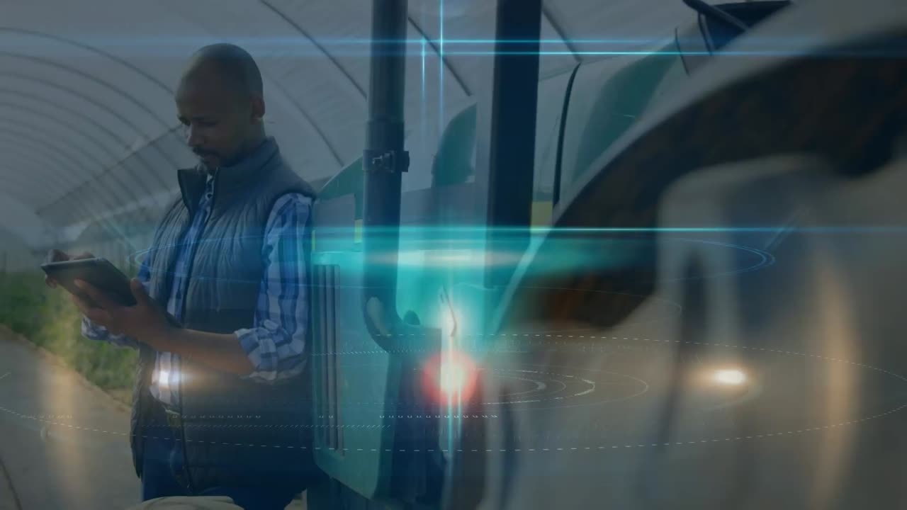 animación de rastros de luz sobre un empresario afroamericano usando una tableta