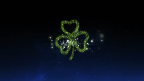 animación de fuegos artificiales verdes explotando con una hoja de trébol verde brillante en el cielo