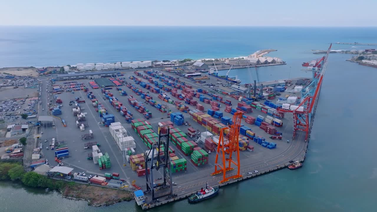 дронное изображение гавани хаина в доминиканской республике