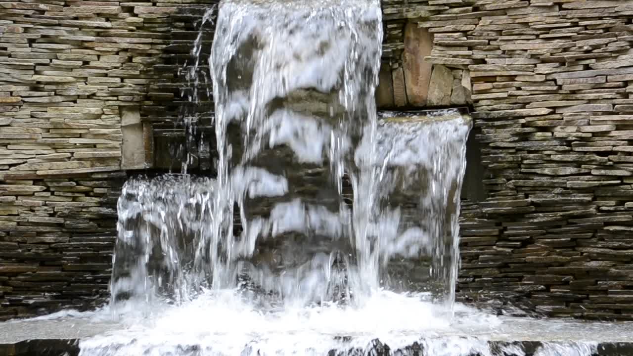 Sfondamento di spruzzi d'acqua
