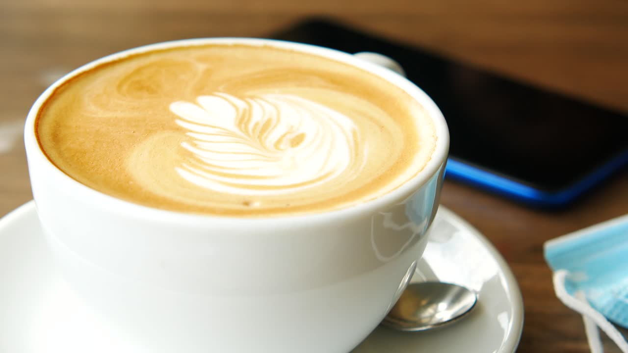 커피 라테와 라테 아트, 드폰