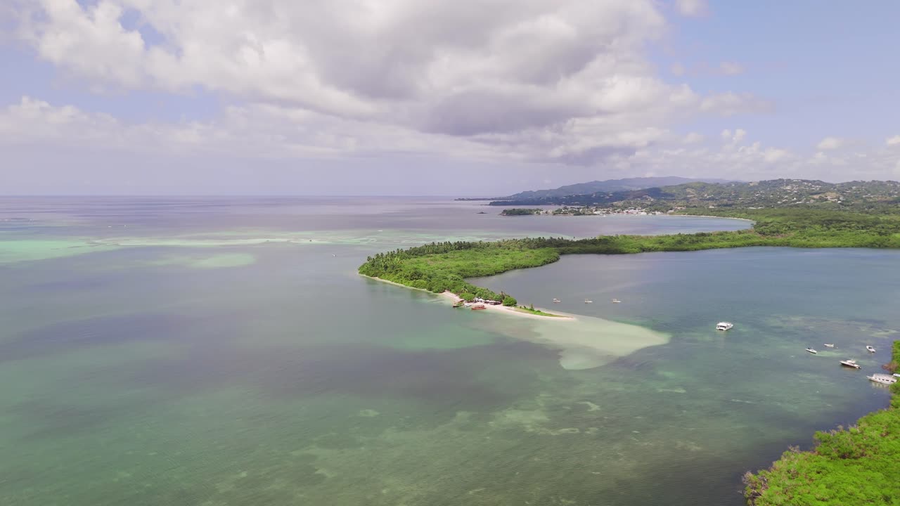 drone de tierra de ningún hombre vista aérea de la isla de tobago en el caribe