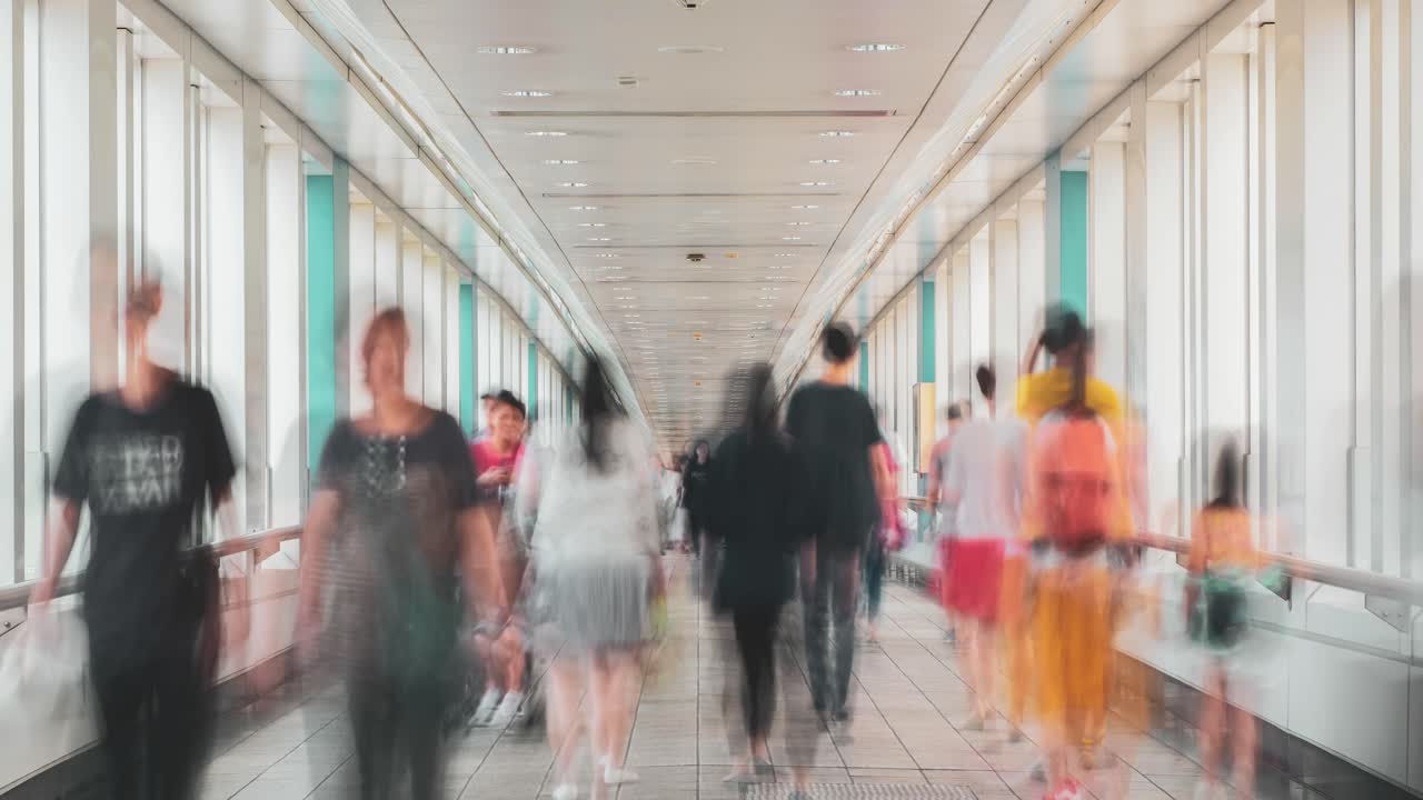 여객이 보행교 보행로를 는 시간