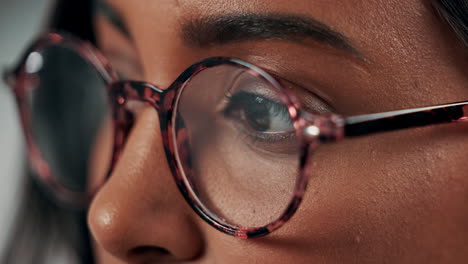 close-up of a woman wearing eyeglasses