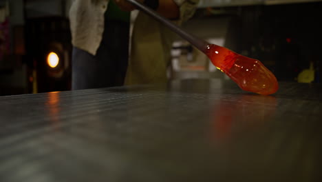 Shaping-glass-on-a-stainless-table