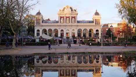 암스테르담의 공공 도시 공원인 vondelpark 파빌리온