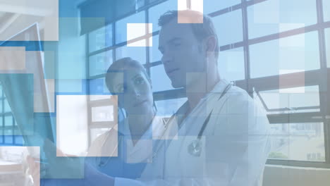 animación de cuadrados sobre los médicos caucásicos hablando