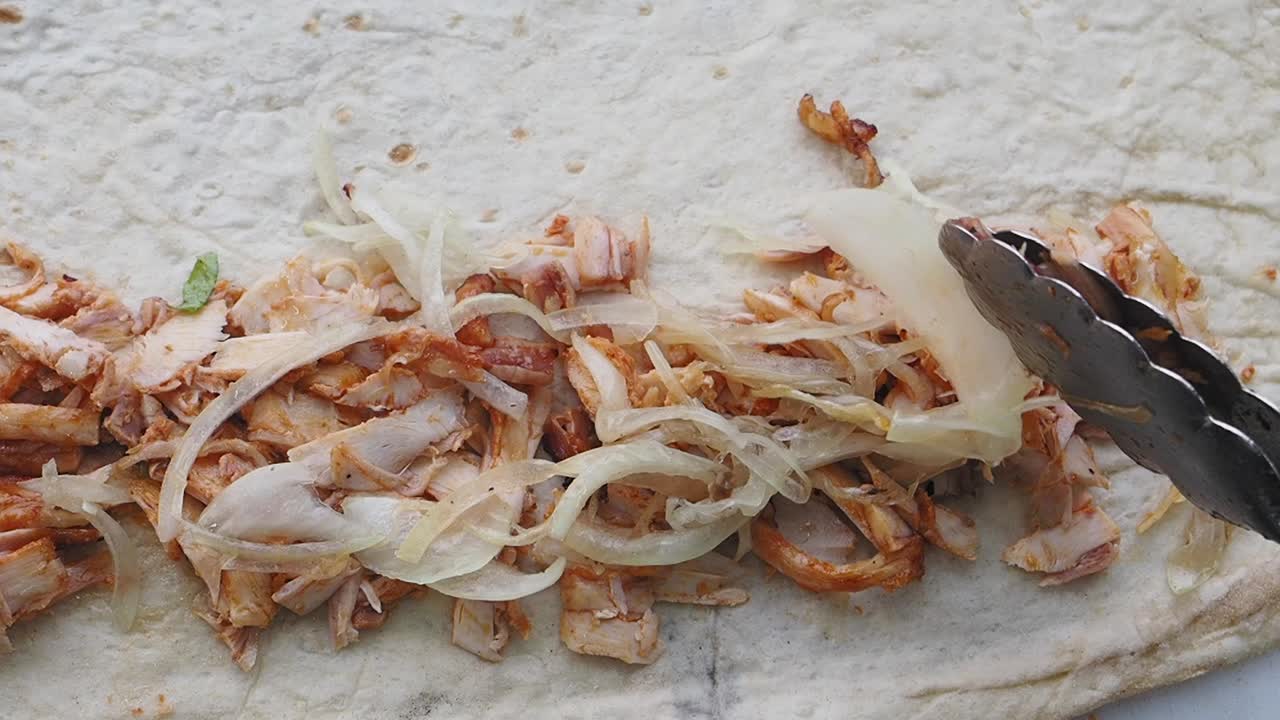 preparación de kebab de pollo doner