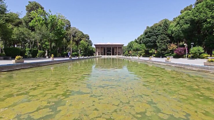 Palacio Chehel Sotoun y estanque reflectante en Isfahán