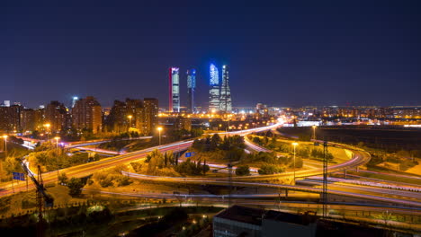 timelapse del atardecer con las 4 torres de madrid como tema principal