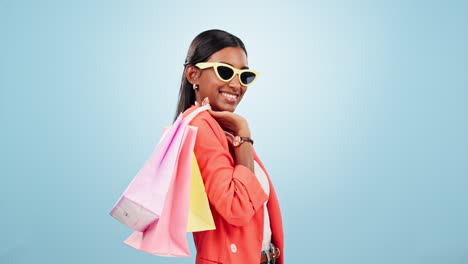 compras, ventas y retrato de una mujer feliz