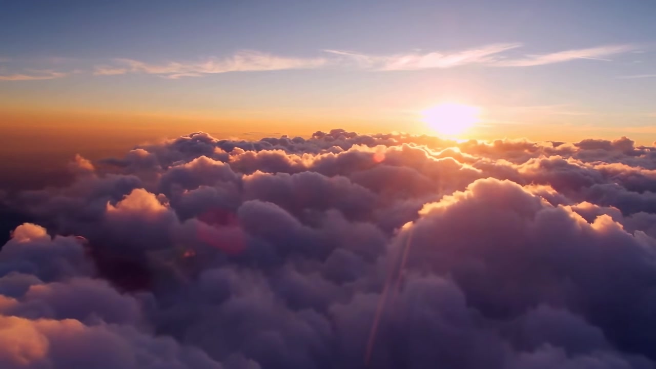 Vista aerea di un tramonto dorato su nuvole soffici