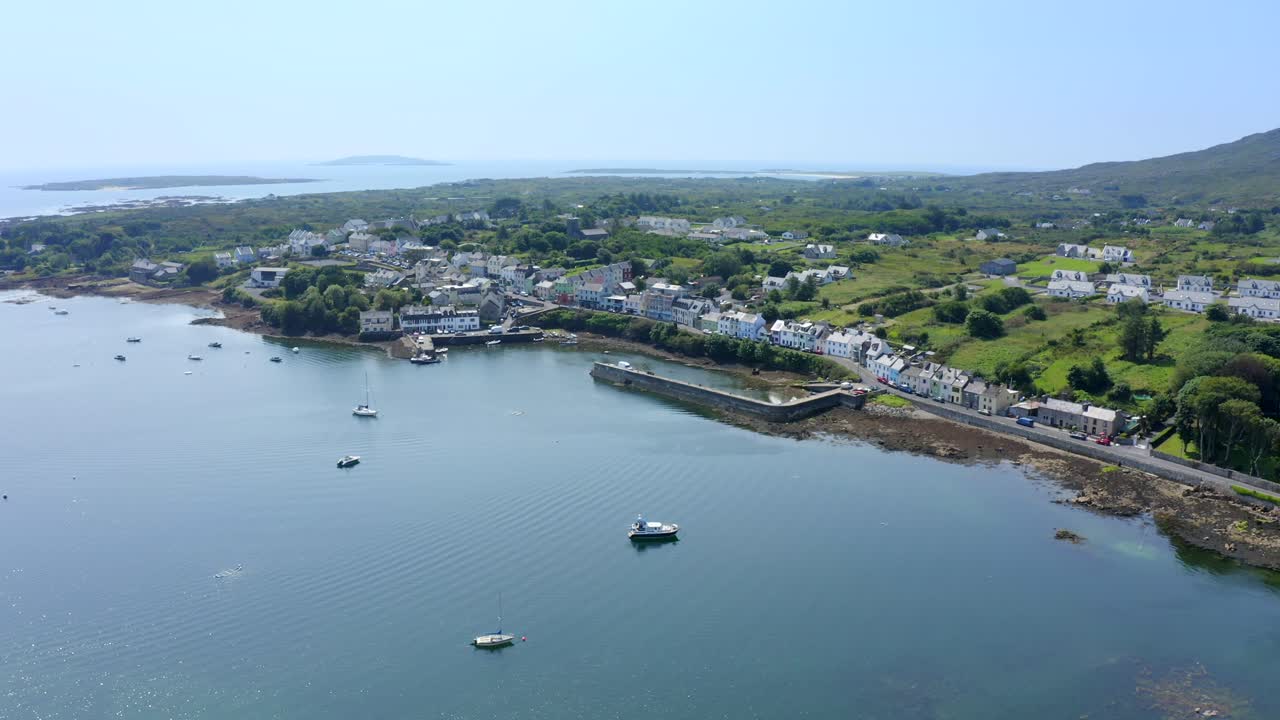 roundstone village, connemara, condado de galway, irlanda, julio de 2021