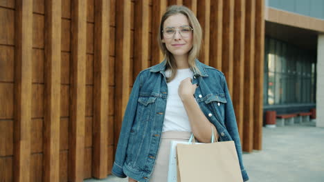 mujer de compras