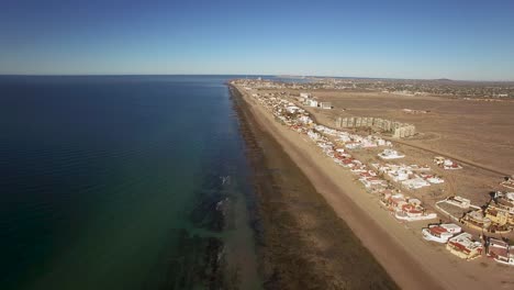 Vista-Aérea-Del-Enclave-Americano-En-Cholla-Bay,-Punto-Rocoso,-México