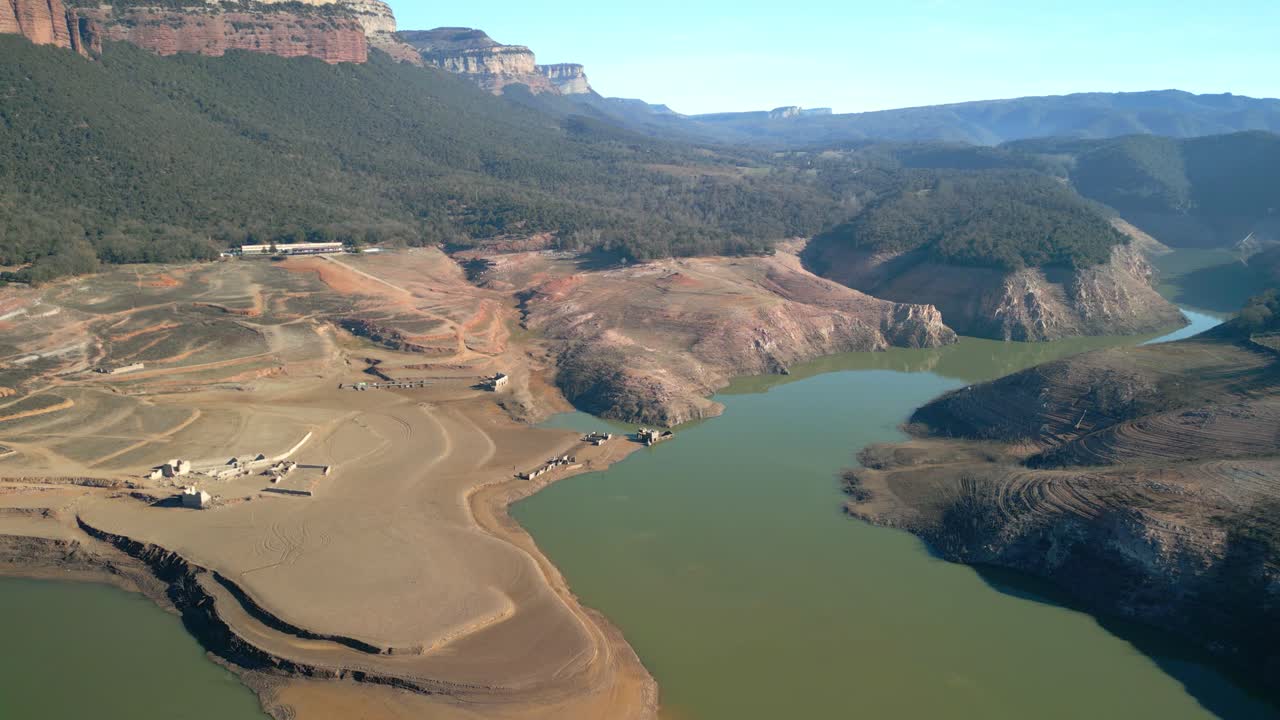 Sau swamp dike in Catalonia, Spain, intense drought in 2024 Impressive aerial views, drought in Europe