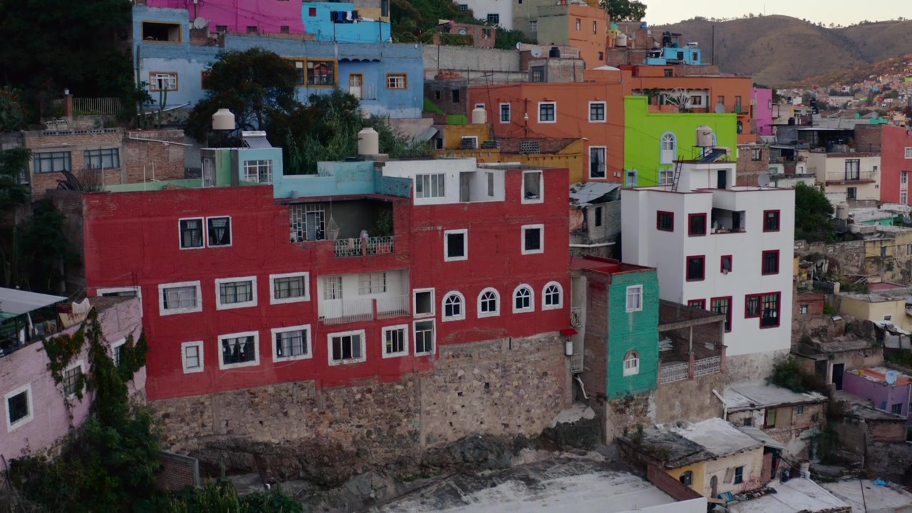 AEREA: Città di Guanajuato, Messico (in discesa)