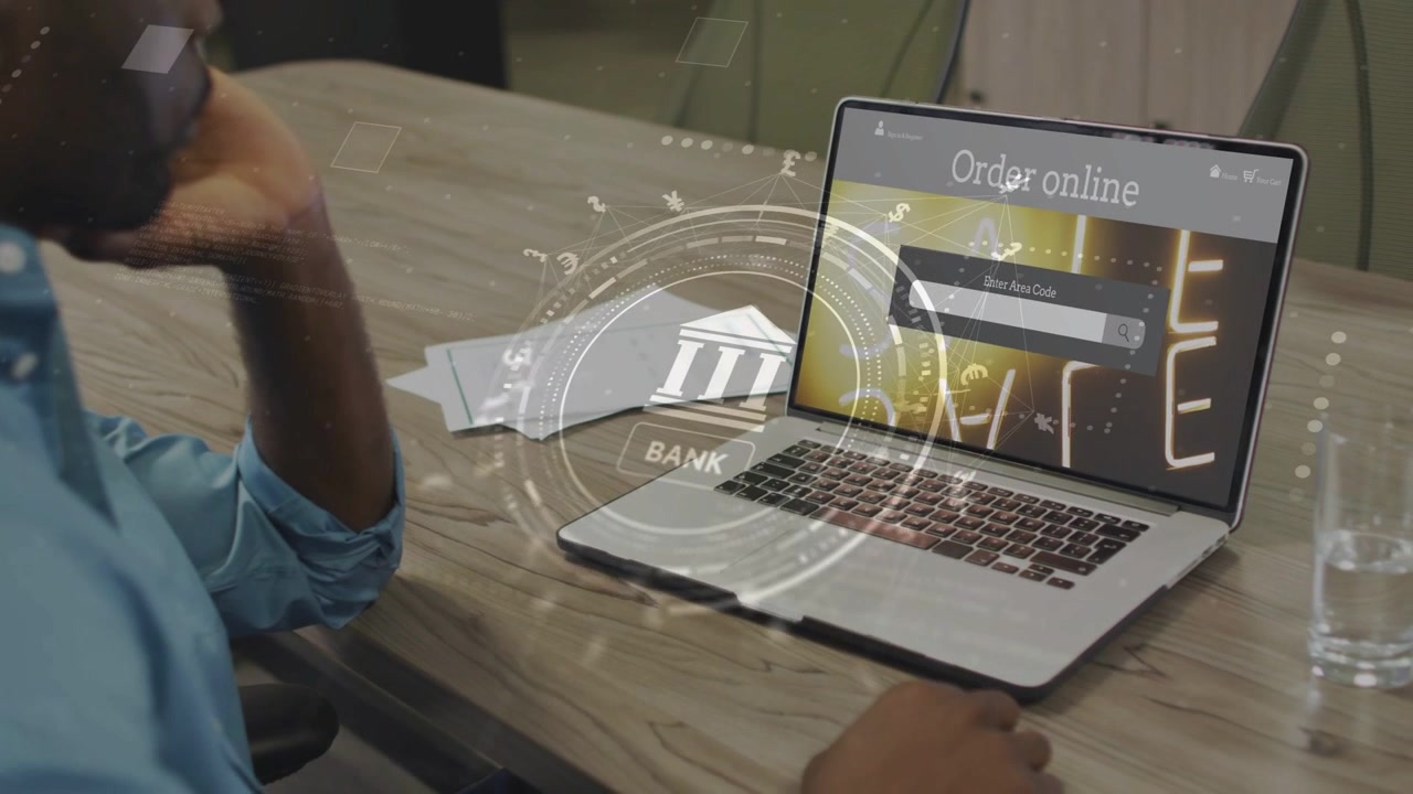 Un uomo si appoggia sul gomito, muovendo la mano sul trackpad mentre appare un HUD finanziario, evidenziando il campo dell'ordine.