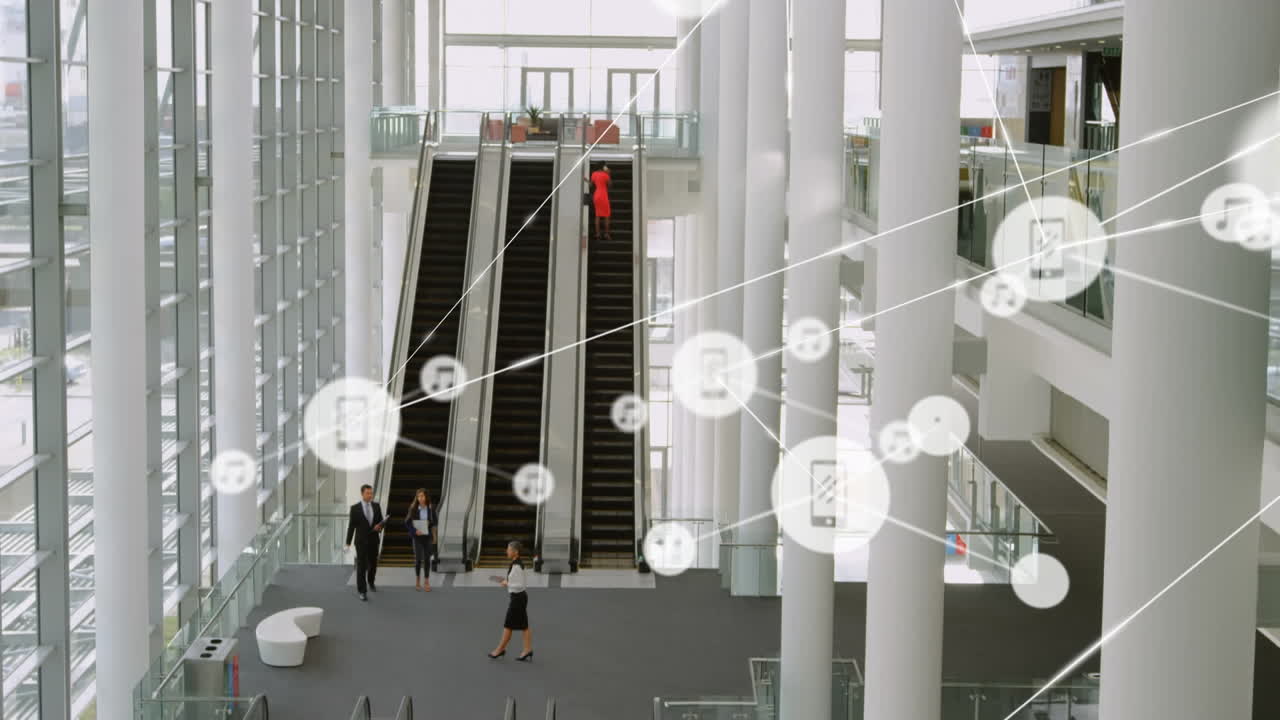 red de iconos digitales contra la vista desde arriba de la oficina moderna