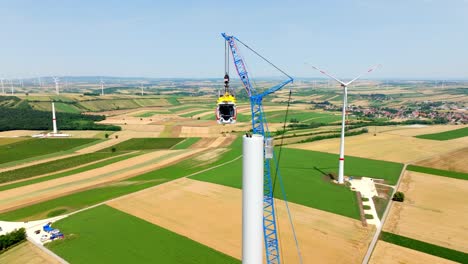 Bau-Des-Kopfes-Einer-Windkraftanlage---Drohnenaufnahme