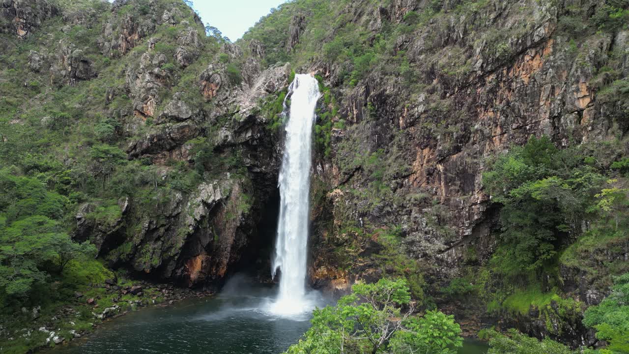 Low aerial dolly shot view of beautiful Fundao waterfall in Brazil