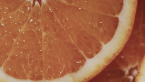 micro vídeo de primer plano de rebanadas de naranja con espacio de copia