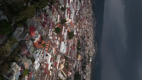 Vertikale-Aufnahme-Der-Innenstadt-Von-San-Cristobal-De-Las-Casas,-Mexiko