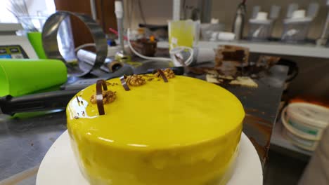 yellow glazed cake decorating