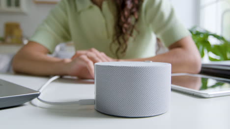 Close-up-view-of-smart-speaker-on-a-desk