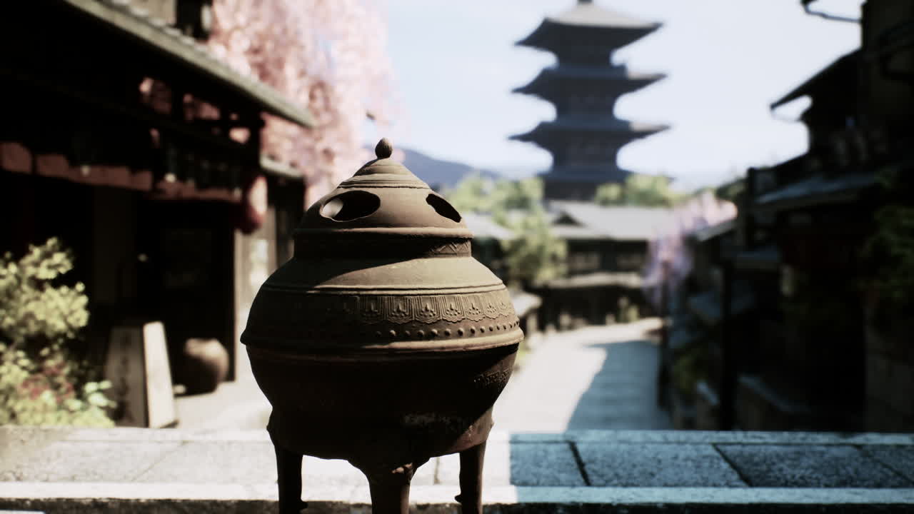 앞면 에 향불 을 태우는 곳 이 있는 일본 의 사원